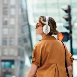 image #13 of אוזניות אלחוטיות Sennheiser - Momentum 3 Over-Ear - צבע לבן / חום
