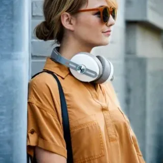 image #16 of אוזניות אלחוטיות Sennheiser - Momentum 3 Over-Ear - צבע לבן / חום