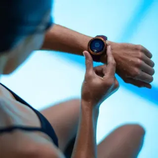 image #6 of מציאון ועודפים - שעון חכם Suunto 5 בעל HR מובנה - צבע רצועה בורדו / מסגרת נחושת