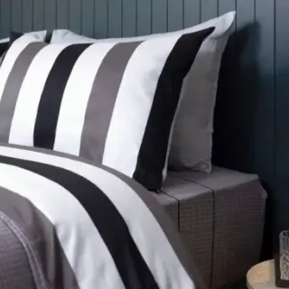 image #1 of סט מצעים למיטה זוגית 100% כותנה סאטן פסים שחור לבן 160x200 ס''מ Replay