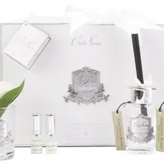 image #0 of מארז מתנה נר ריחני + מפיץ ריח מקלות + פרח משי עם 2 בשמים Cote Noire White Gardenia - לבן וכסוף