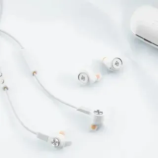 image #9 of אוזניות תוך אוזן אלחוטיות B&O BeoPlay E6 Motion - צבע לבן